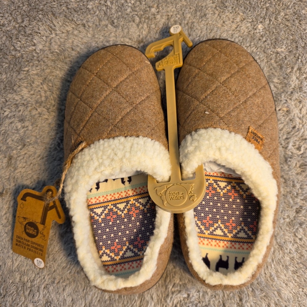 Free Waters Chloe Quilted Slippers Oatmeal Mules Women Size 10 NEW